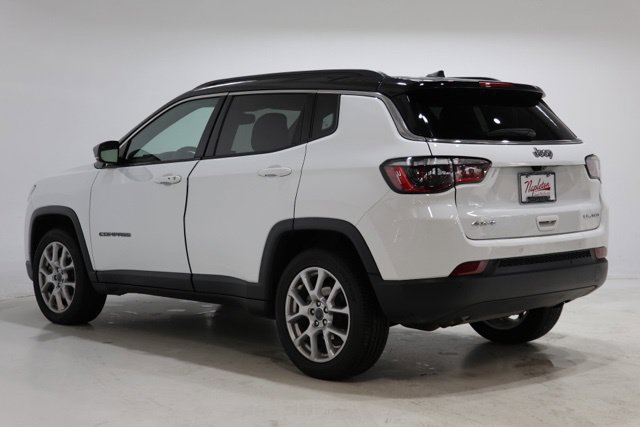 Used 2025 Jeep Compass Limited AWD/4WD image 4