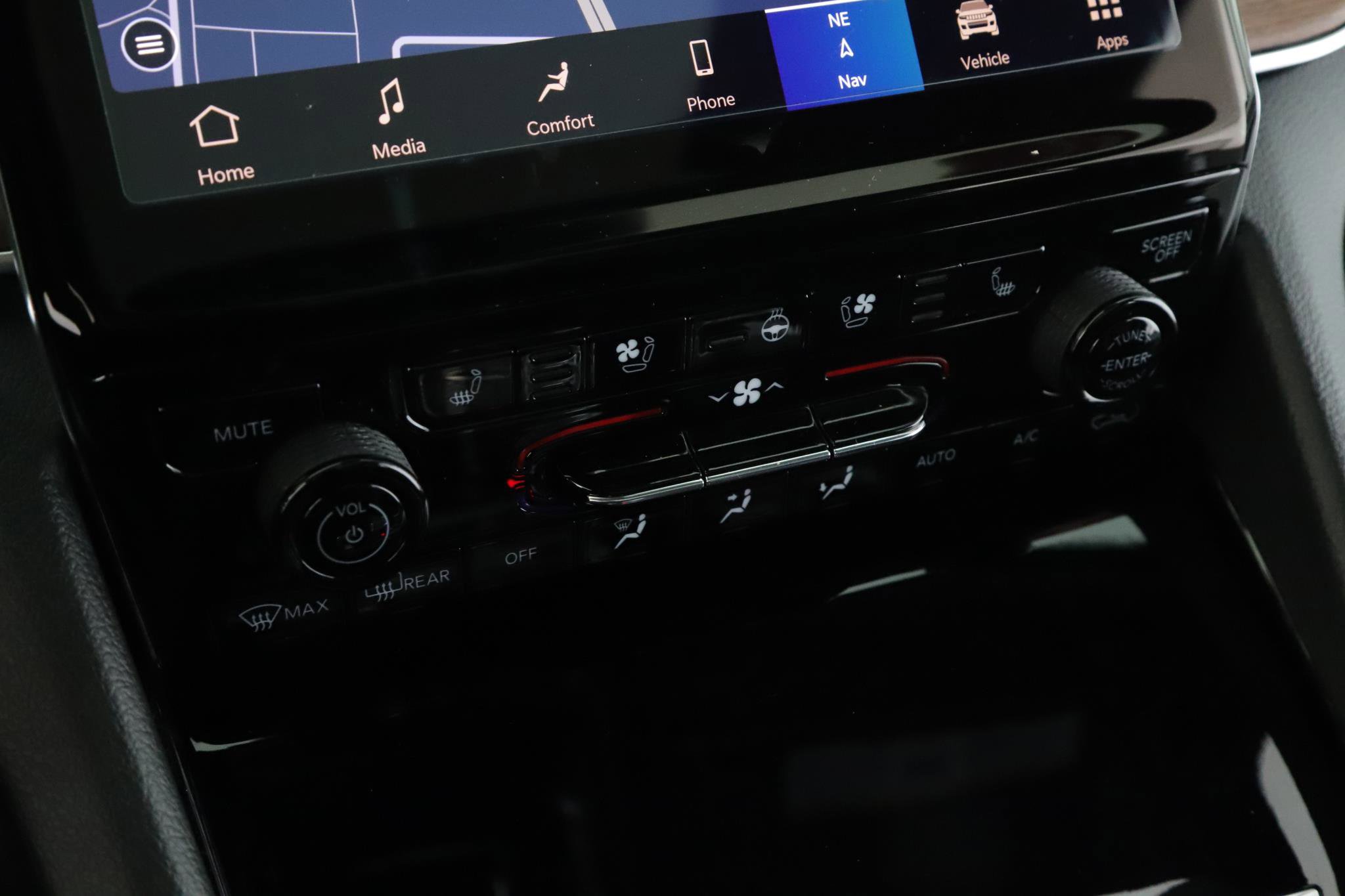 Used 2022 Jeep Grand Cherokee L Summit w/ Advanced Protech Group IV AWD/4WD image 17