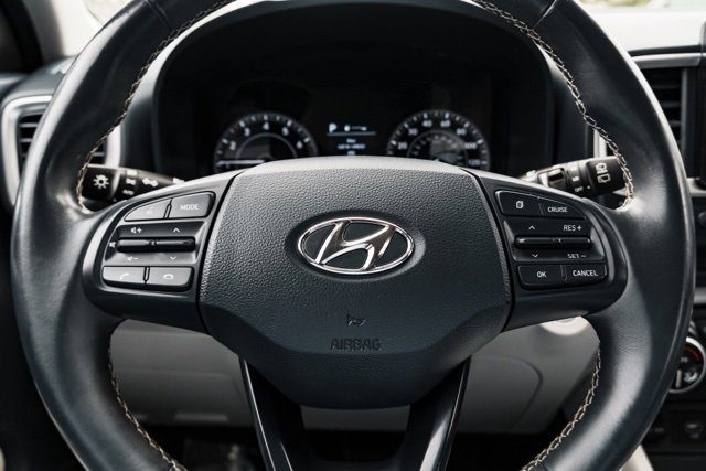 Certified 2020 Hyundai Venue image 11
