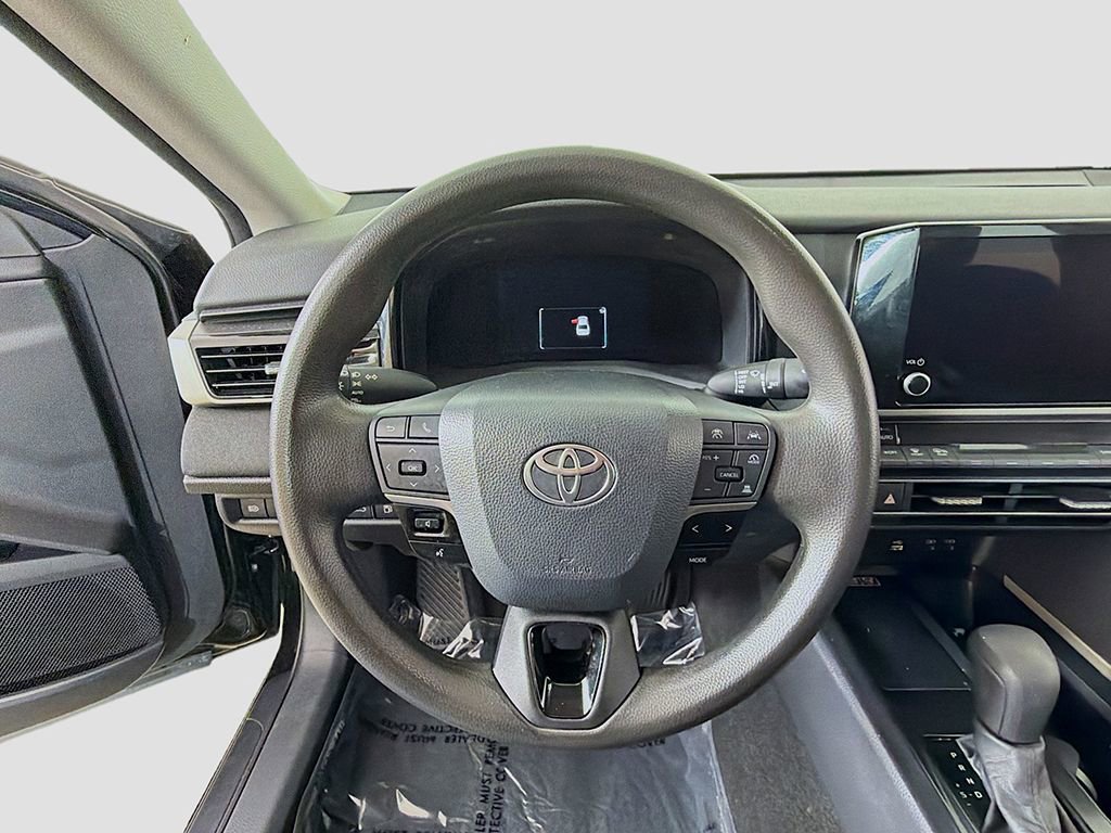 Used 2025 Toyota Camry LE image 28