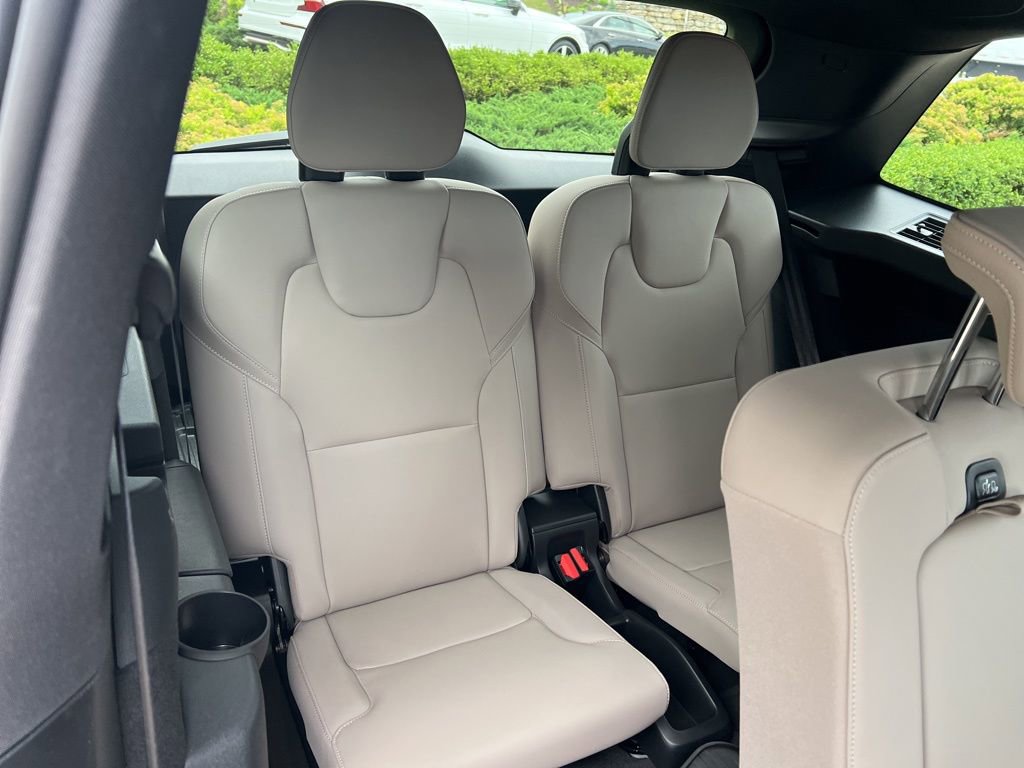 New 2026 Volvo XC90 B6 Plus w/ Protection Package Premier image 37