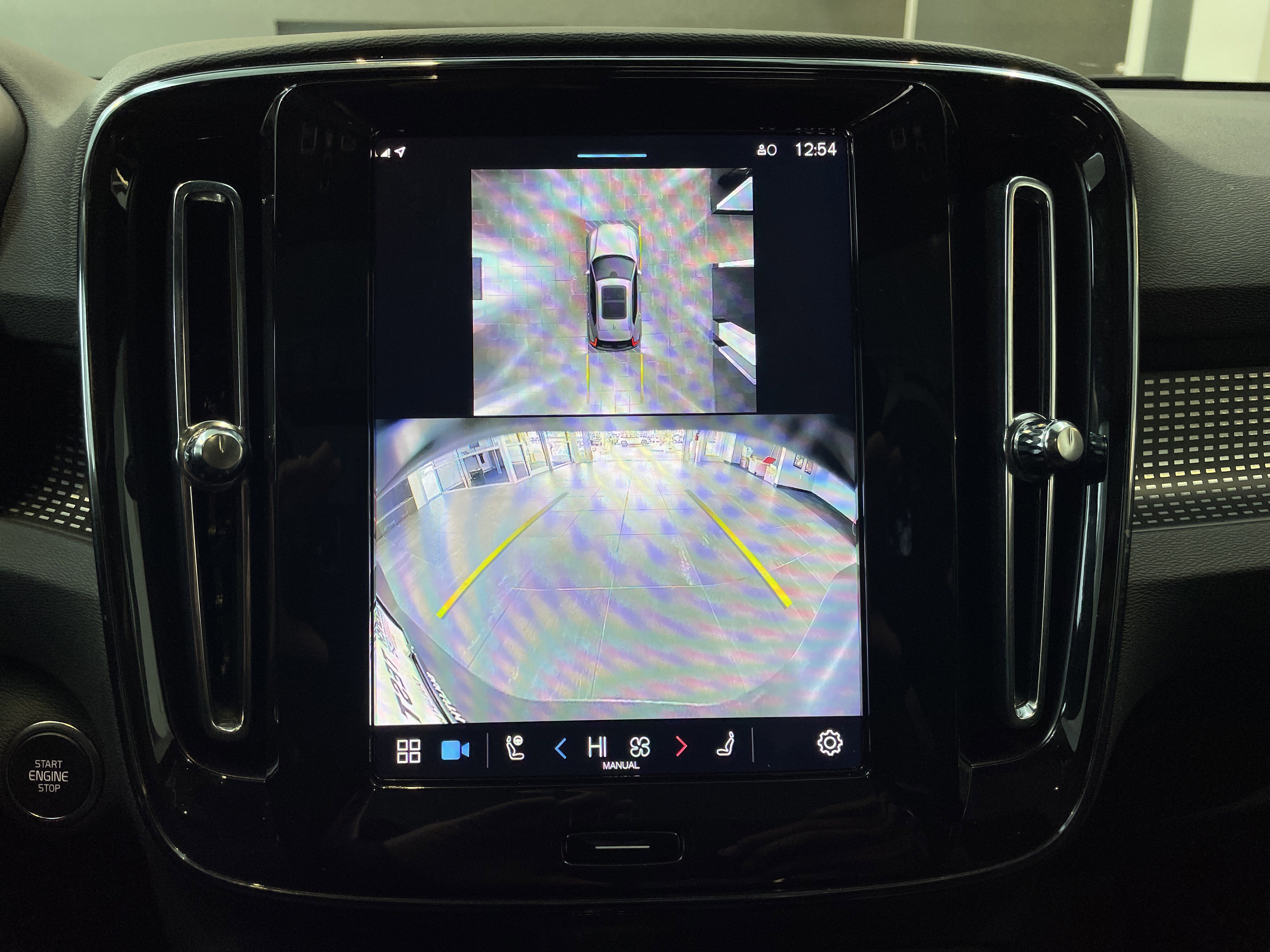 Used 2025 Volvo XC40 B5 Plus image 29