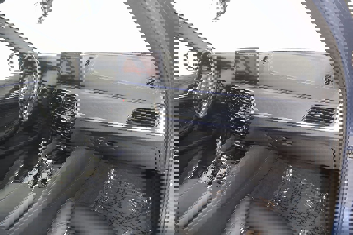 Used 2023 BMW M550i xDrive w/ Executive Package image 54