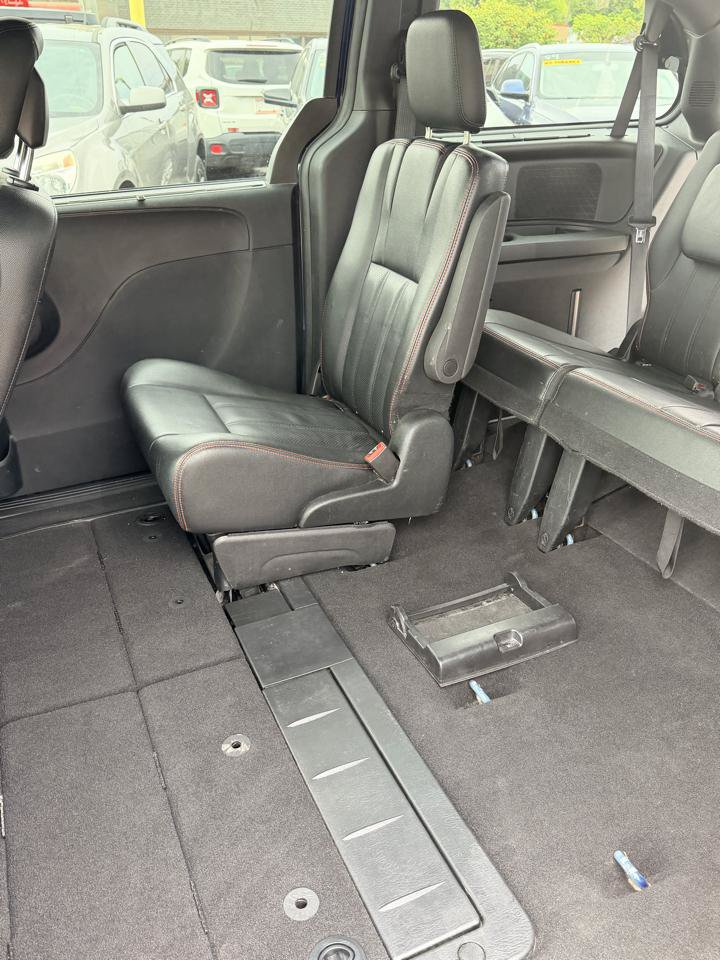 Used 2015 Dodge Grand Caravan R/T w/ Driver Convenience Group FWD image 7