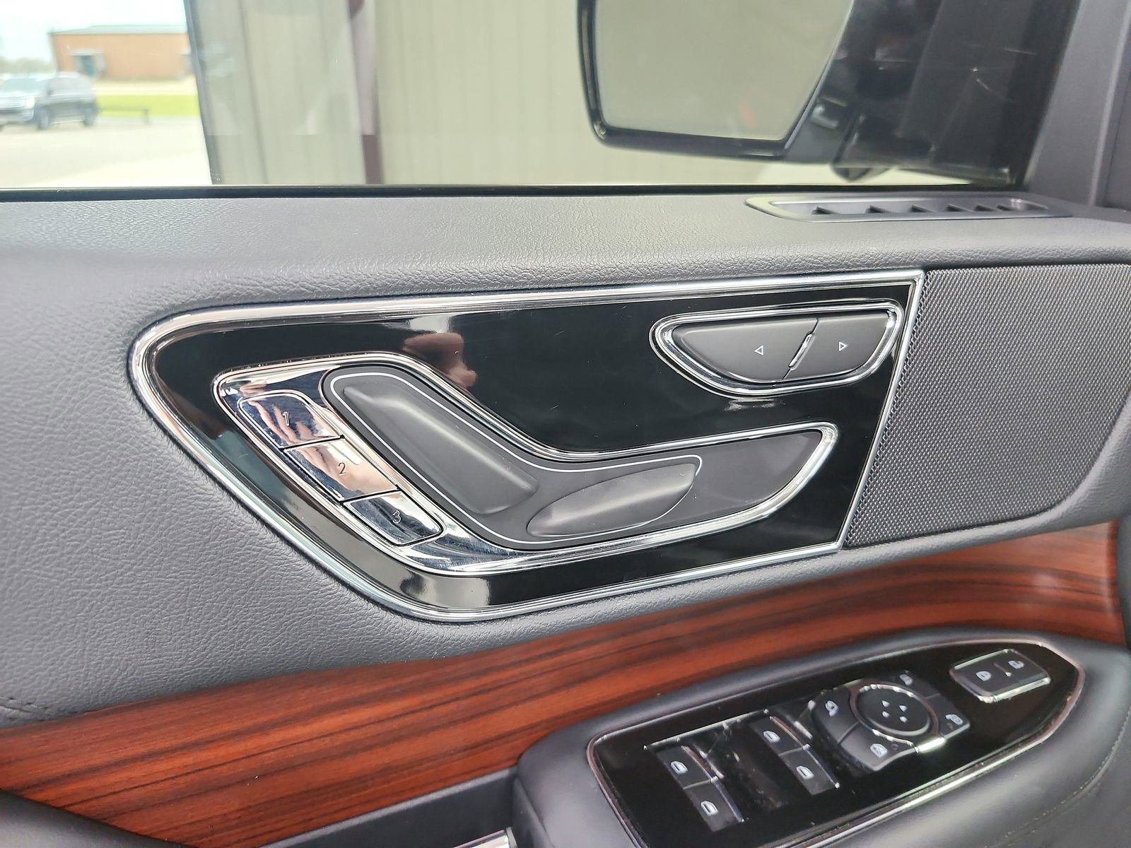 Used 2024 Lincoln Navigator Premiere AWD/4WD image 20