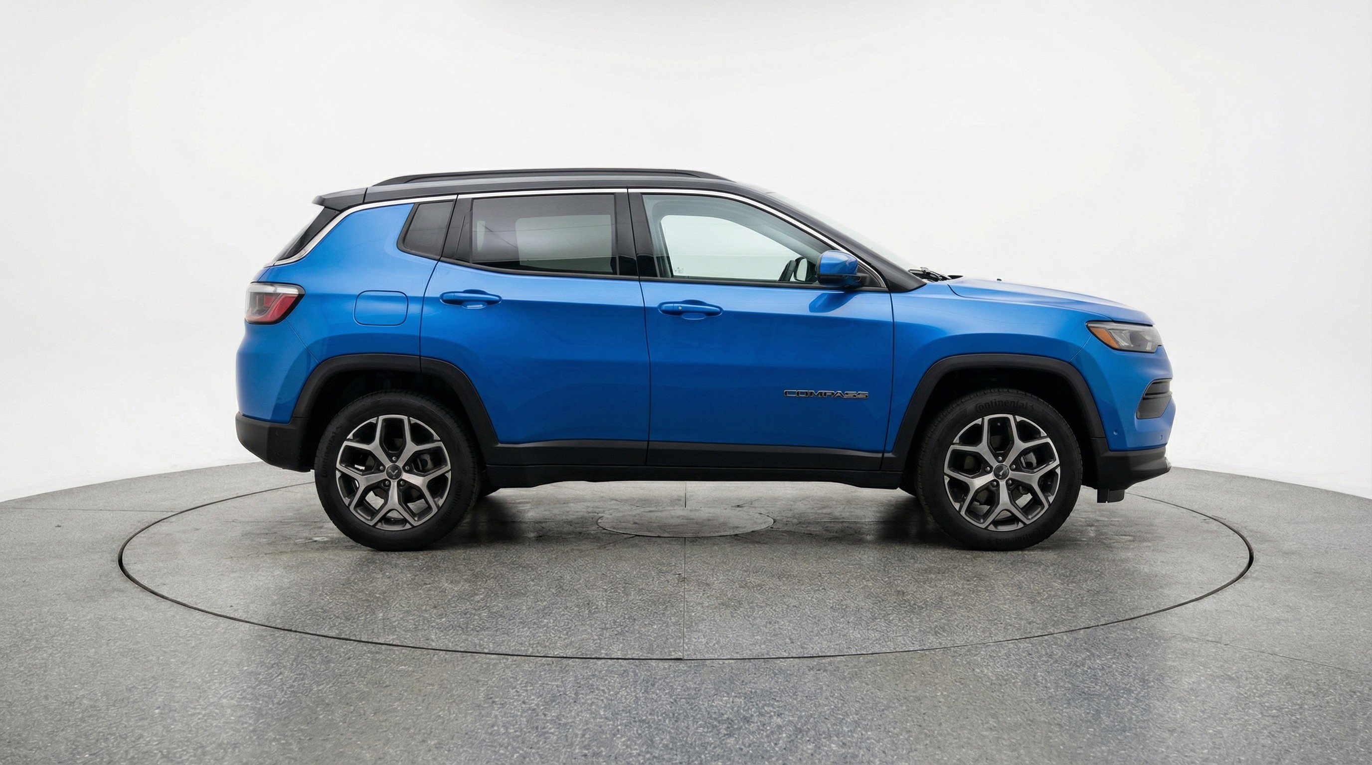 Used 2025 Jeep Compass Limited image 11