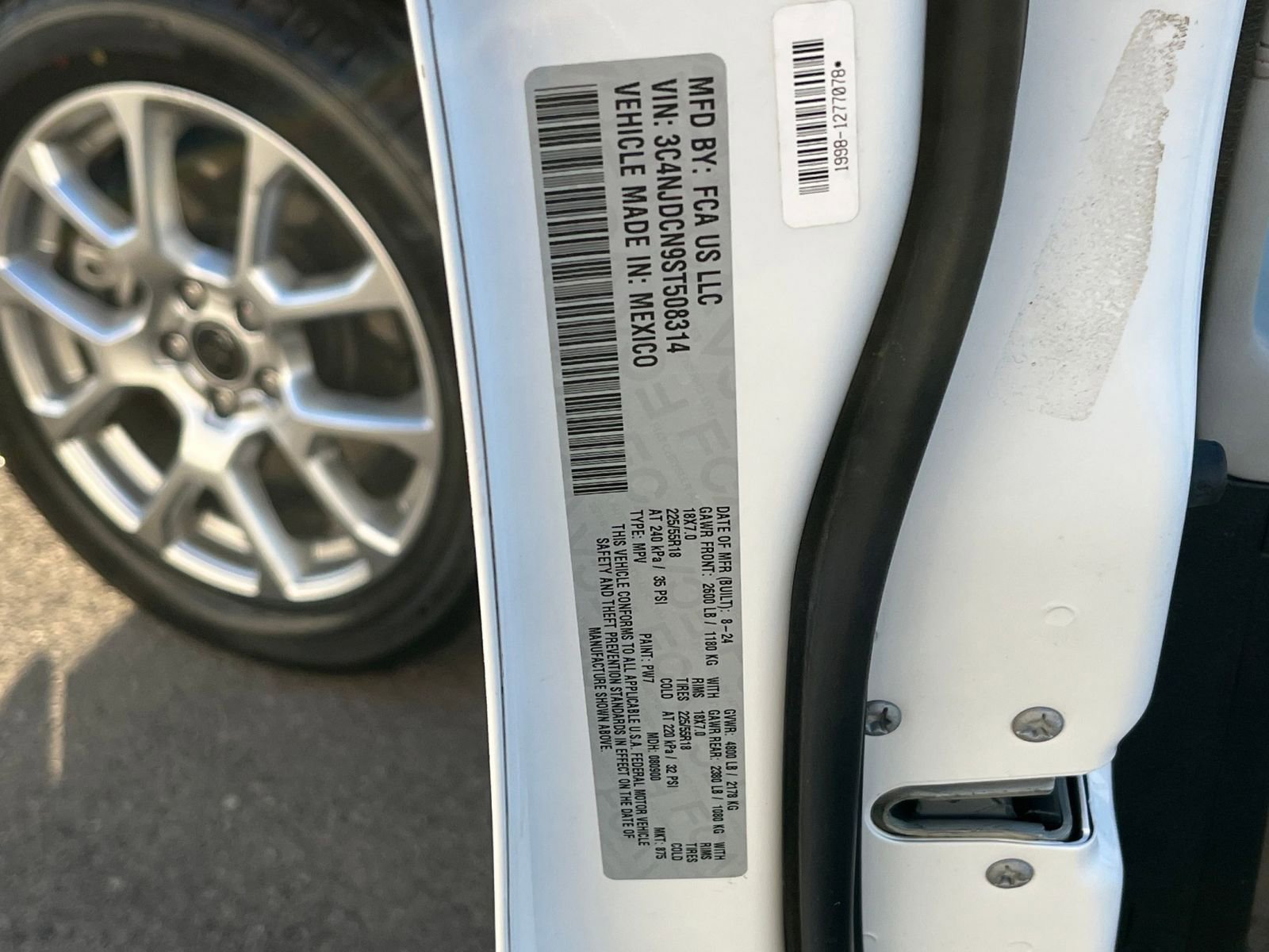 Used 2025 Jeep Compass Limited image 30