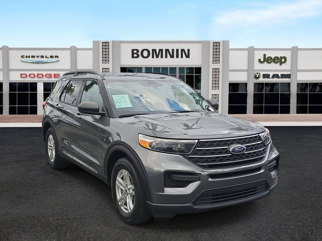 Used 2022 Ford Explorer XLT image 2
