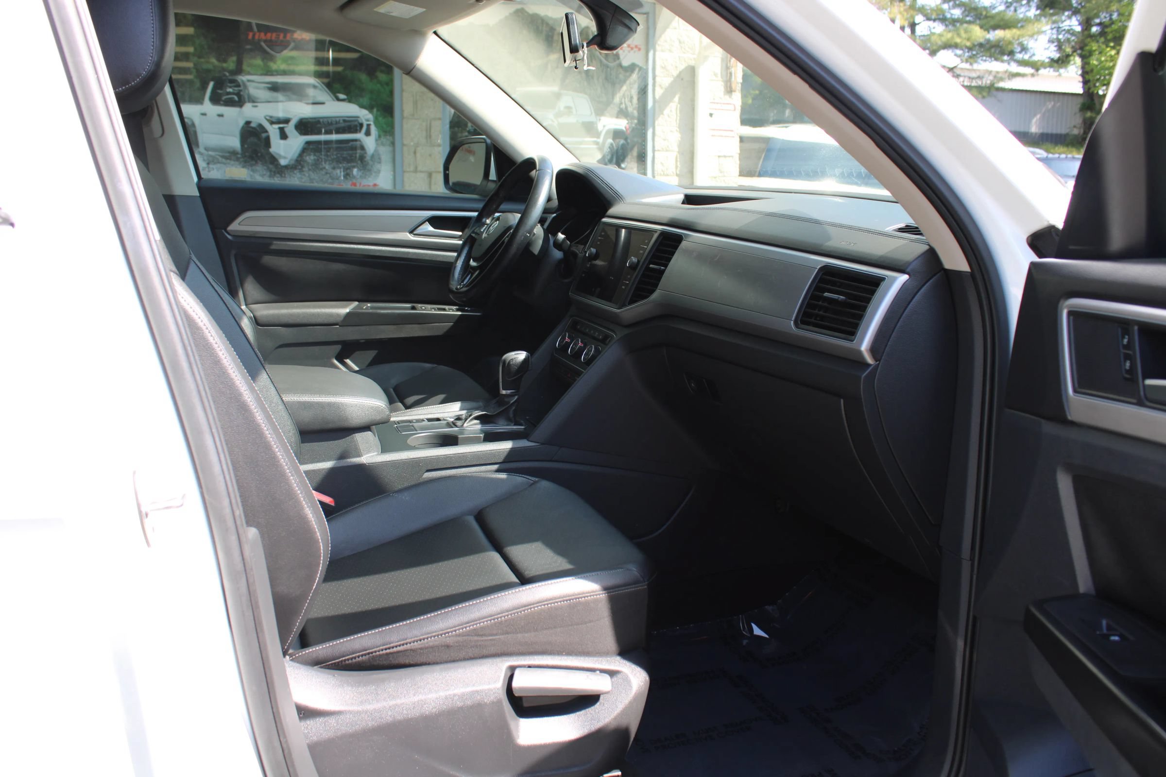 Used 2018 Volkswagen Atlas SE FWD image 18