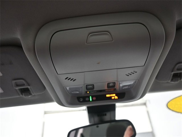 Used 2022 GMC Terrain SLE w/ Driver Convenience Package image 12