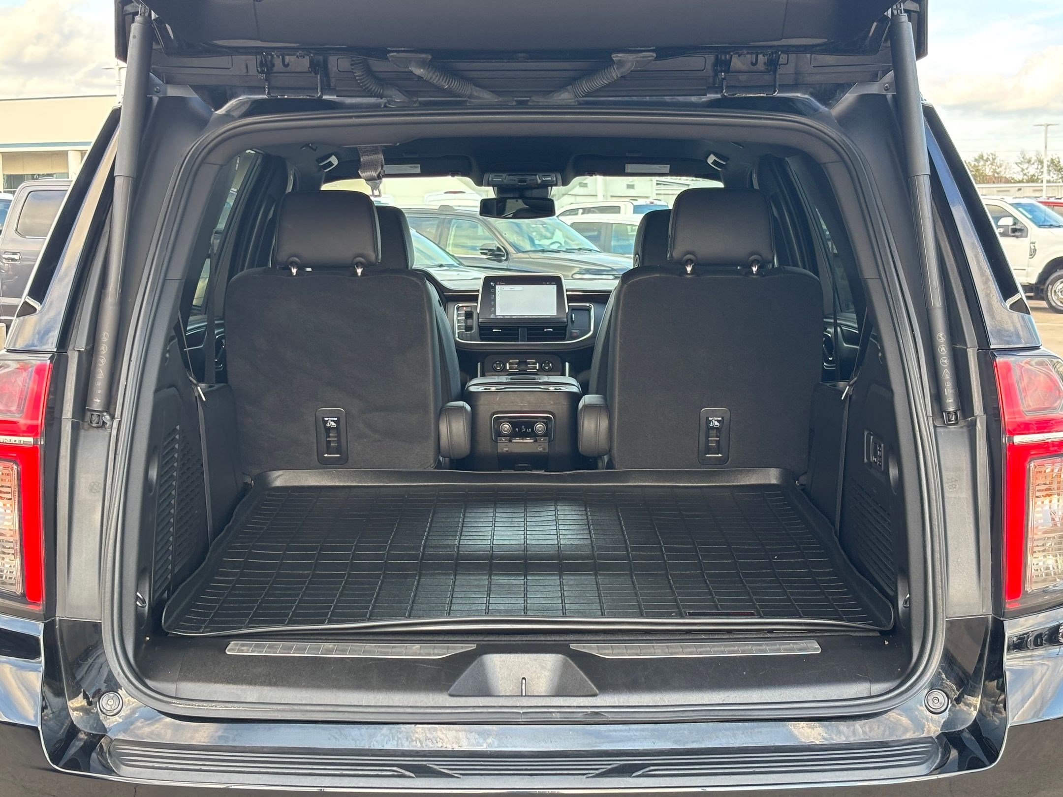 Used 2023 Chevrolet Tahoe Z71 w/ Off-Road Capability Package image 30