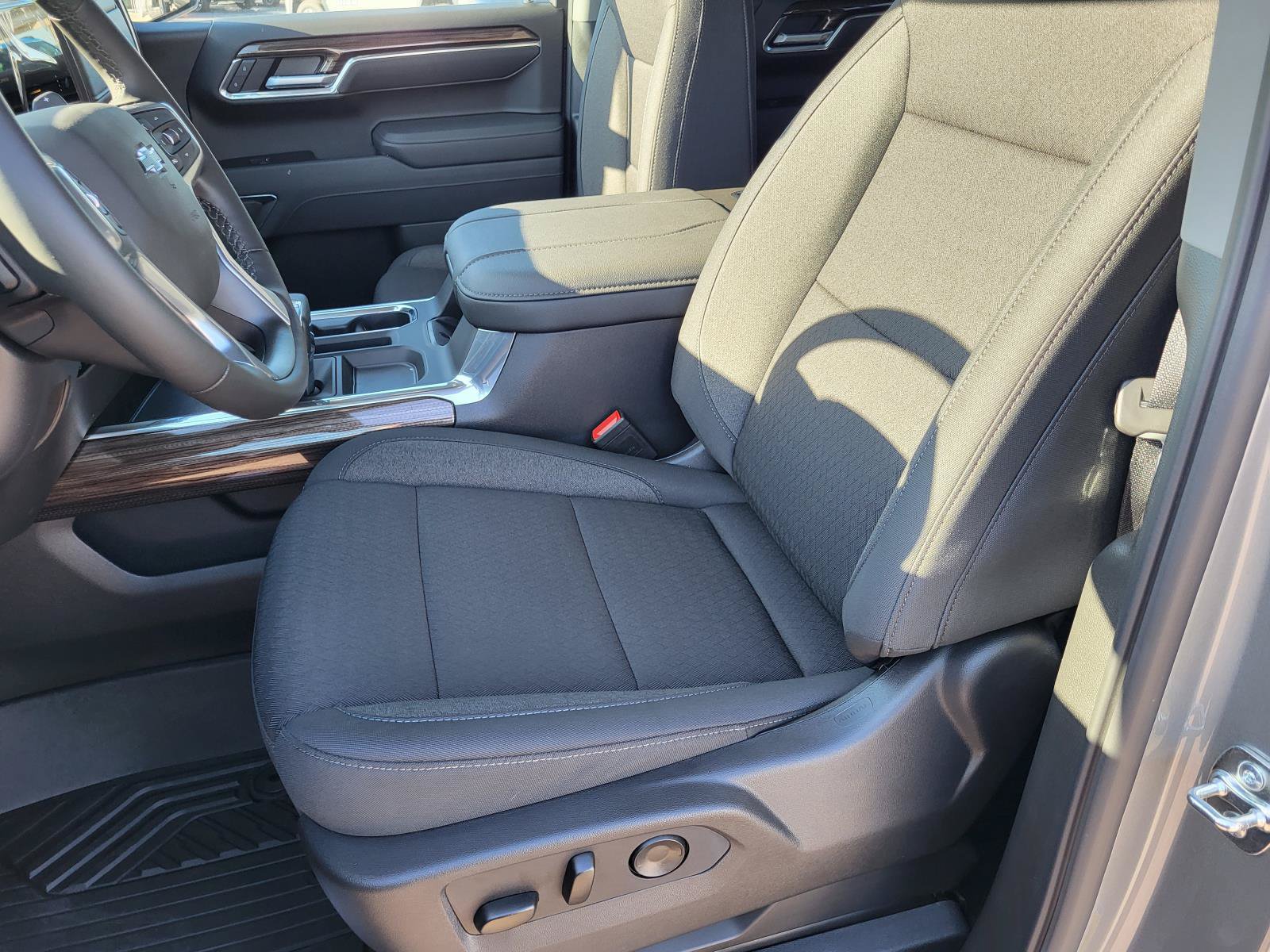 New 2026 Chevrolet Silverado 1500 LT Trail Boss w/ Convenience Package II AWD/4WD image 15
