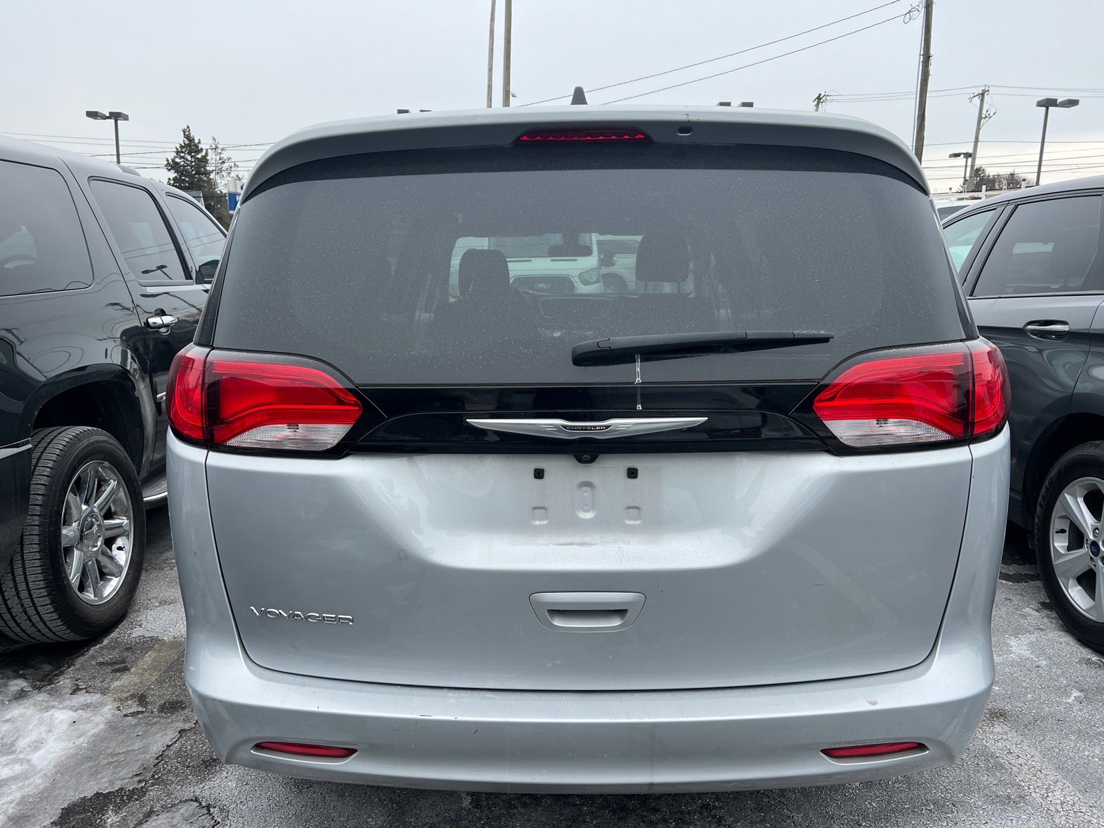 Used 2022 Chrysler Voyager LX image 5