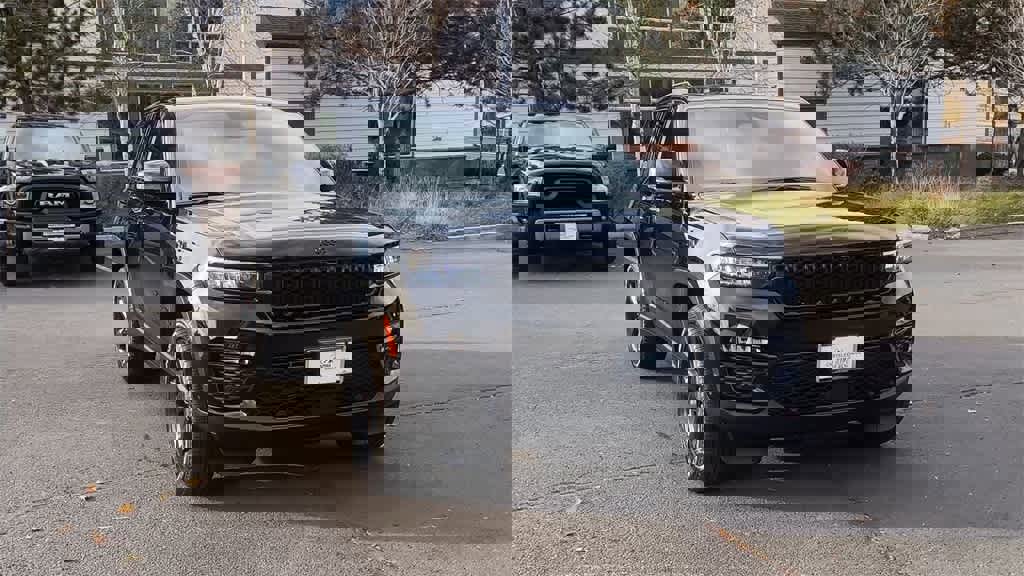 New 2025 Jeep Grand Cherokee Limited w/ Luxury Tech Group II image 3