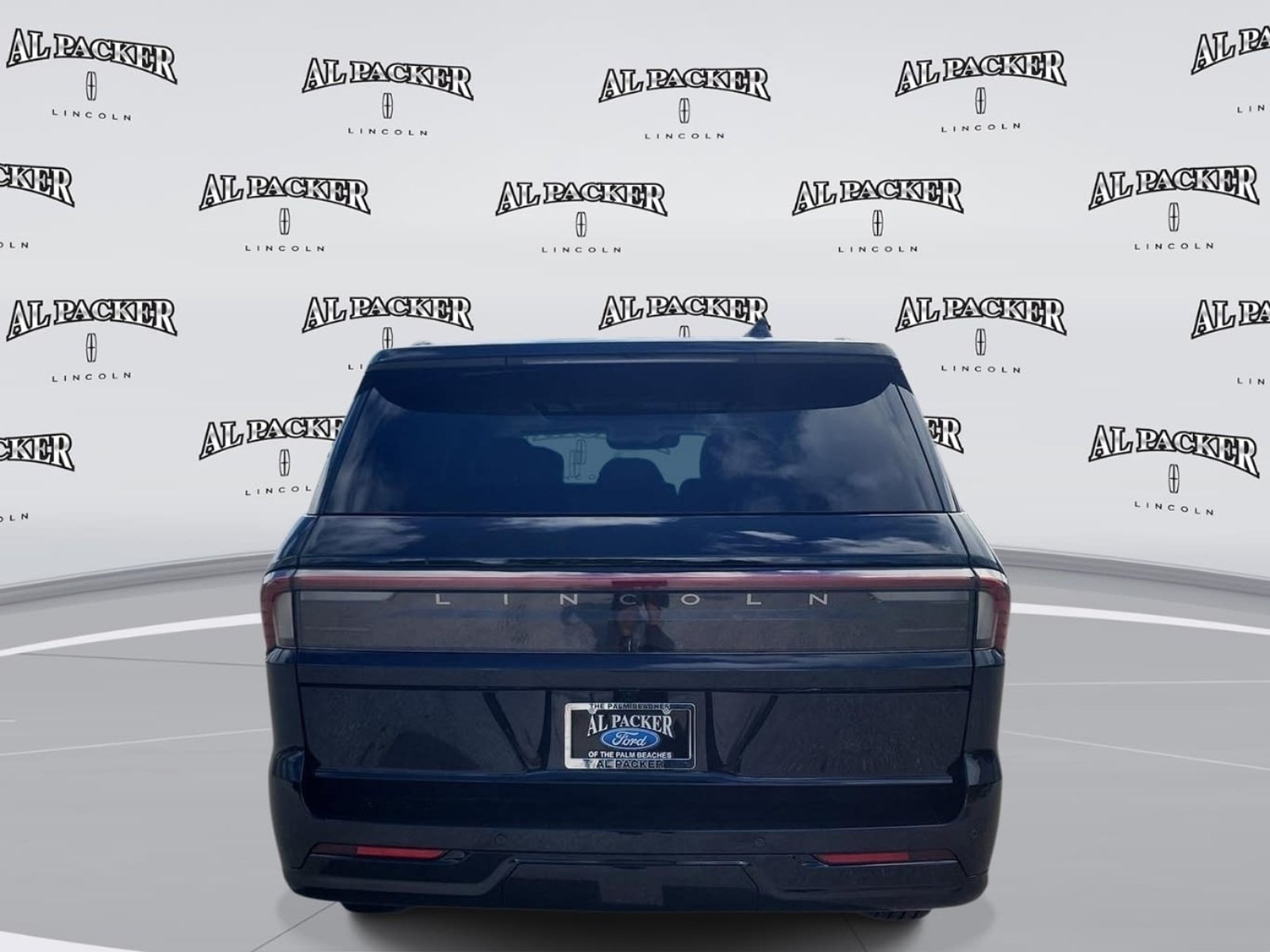 New 2027 Lincoln Navigator Reserve w/ Jet Appearance Package AWD/4WD image 4