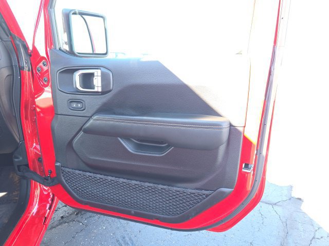 Used 2025 Jeep Wrangler Unlimited Sahara w/ Safety Group AWD/4WD image 32
