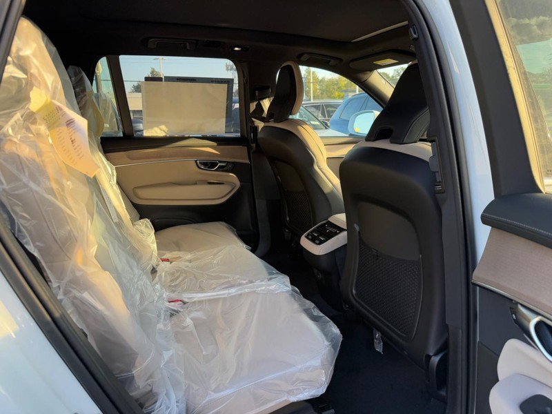 New 2026 Volvo XC90 B6 Plus w/ Protection Package Premier image 6