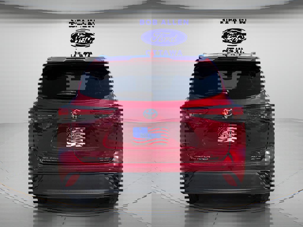 Used 2020 Toyota Highlander XLE image 12