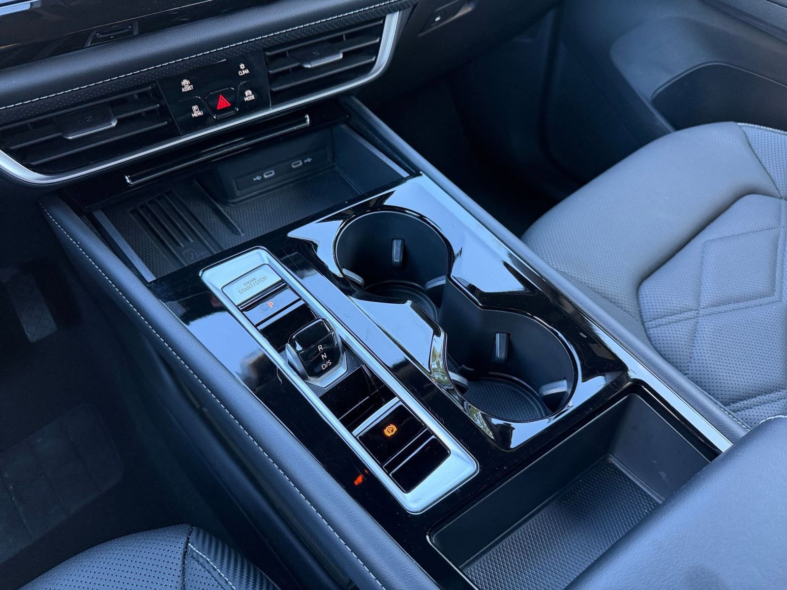 Used 2025 Volkswagen Atlas Cross Sport SE image 41