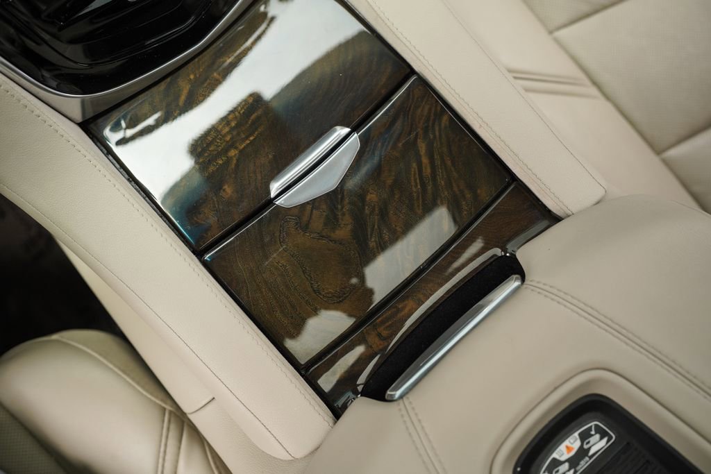 Used 2018 Cadillac Escalade ESV Luxury AWD/4WD image 33