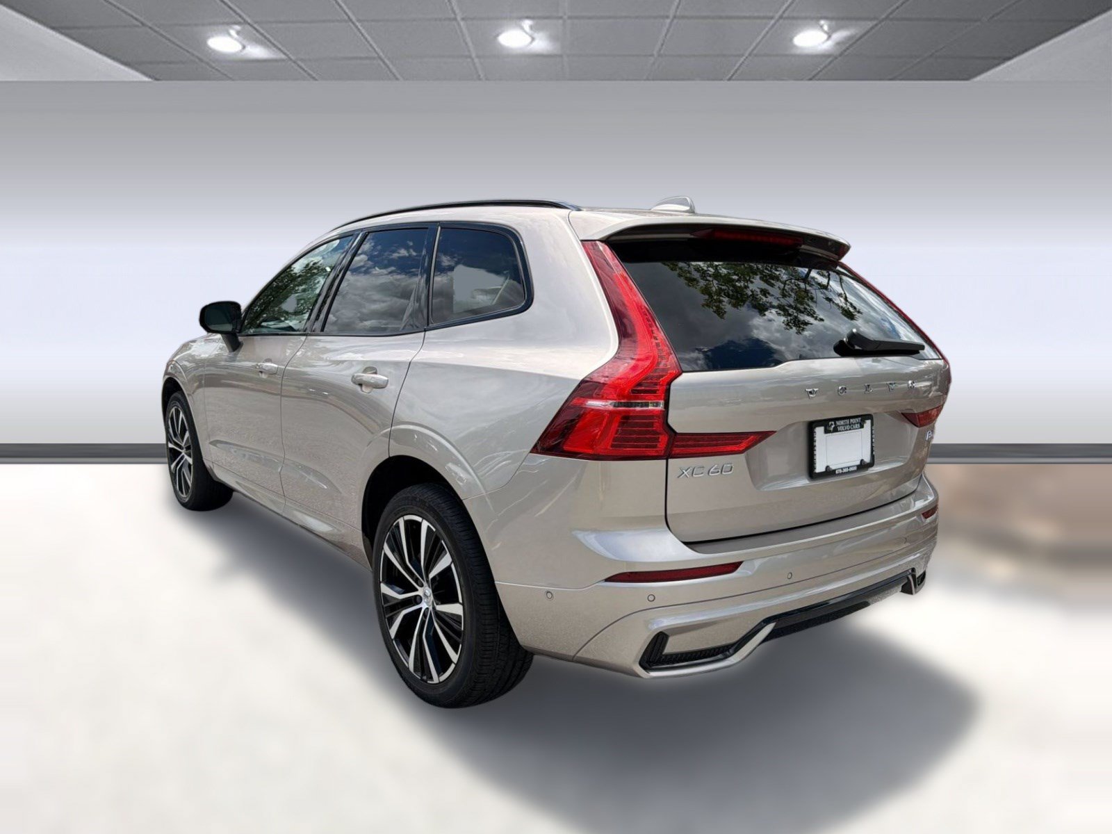 Certified 2023 Volvo XC60 B5 Plus w/ Climate Package FWD image 3