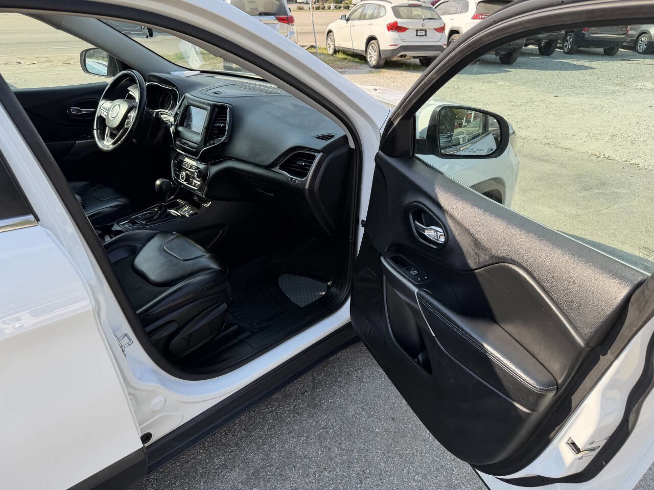 Used 2019 Jeep Cherokee Latitude Plus image 17