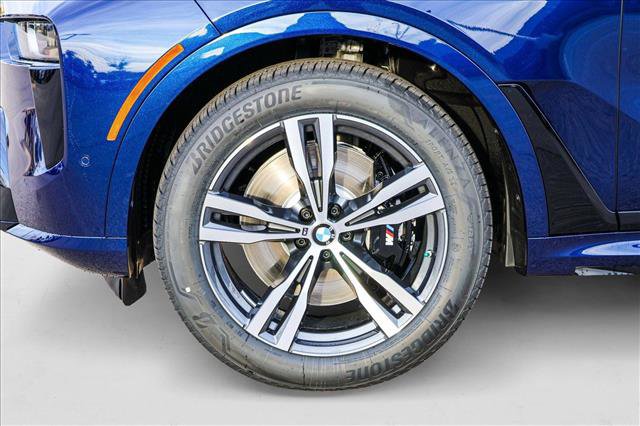 Used 2025 BMW X7 M60i image 9