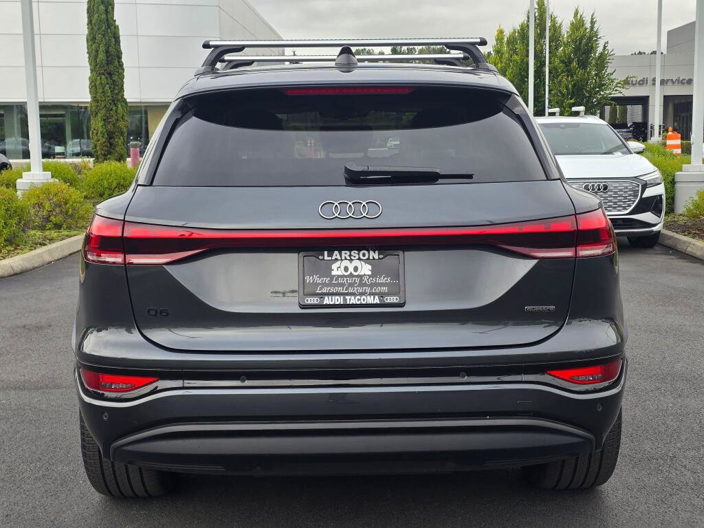 Used 2025 Audi Q6 e-tron Premium Plus w/ Premium Plus AWD/4WD image 4