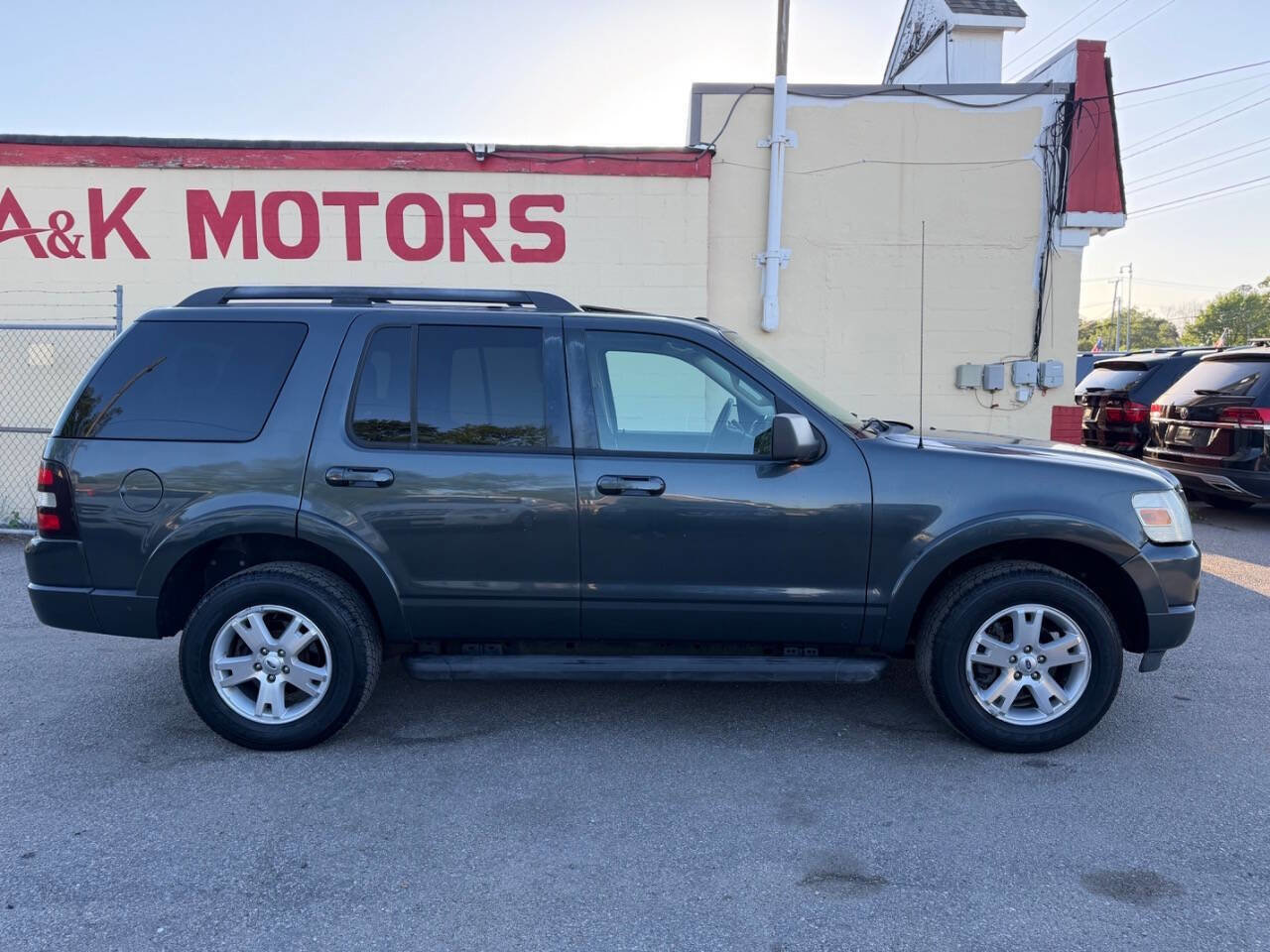 Used 2010 Ford Explorer XLT RWD image 9