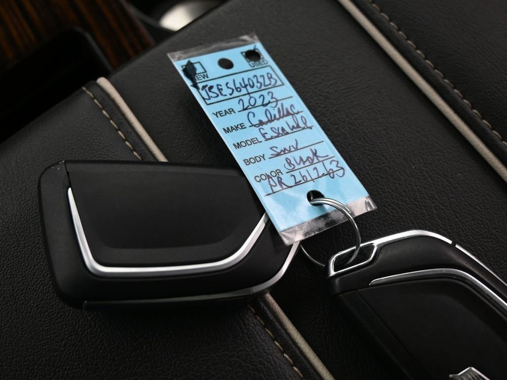 Used 2023 Cadillac Escalade ESV Premium Luxury image 36