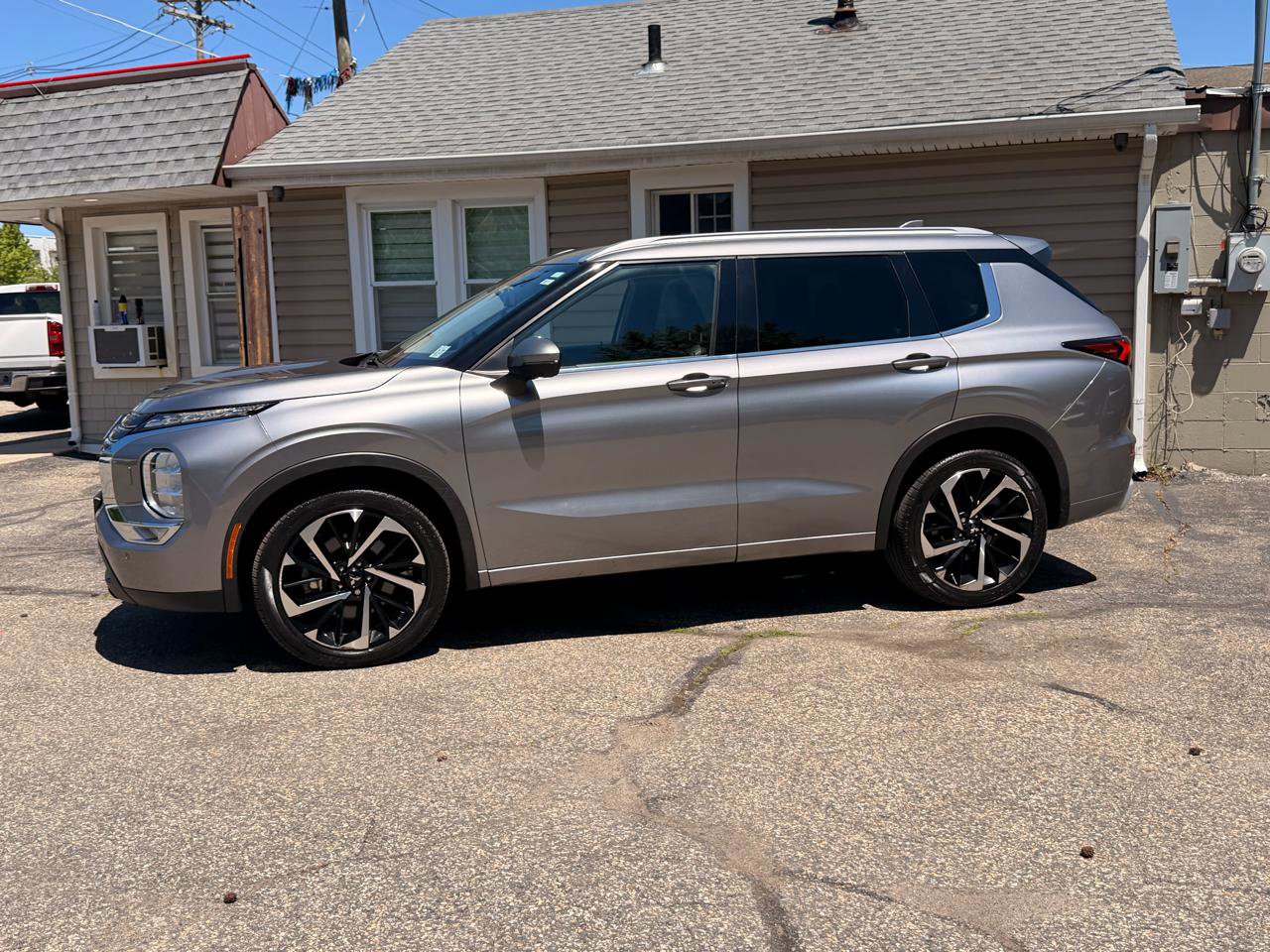Used 2022 Mitsubishi Outlander SEL AWD/4WD image 3