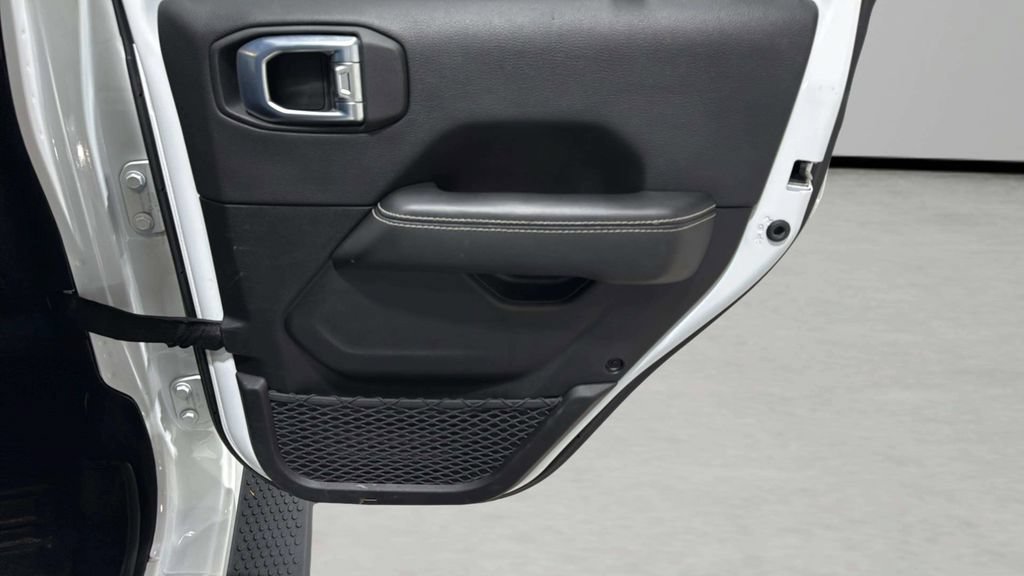 Used 2021 Jeep Wrangler Unlimited Sahara w/ Uconnect 4C Nav & Sound Group AWD/4WD image 13