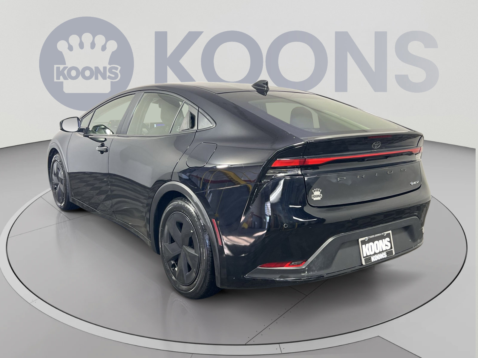 Used 2025 Toyota Prius LE FWD image 4