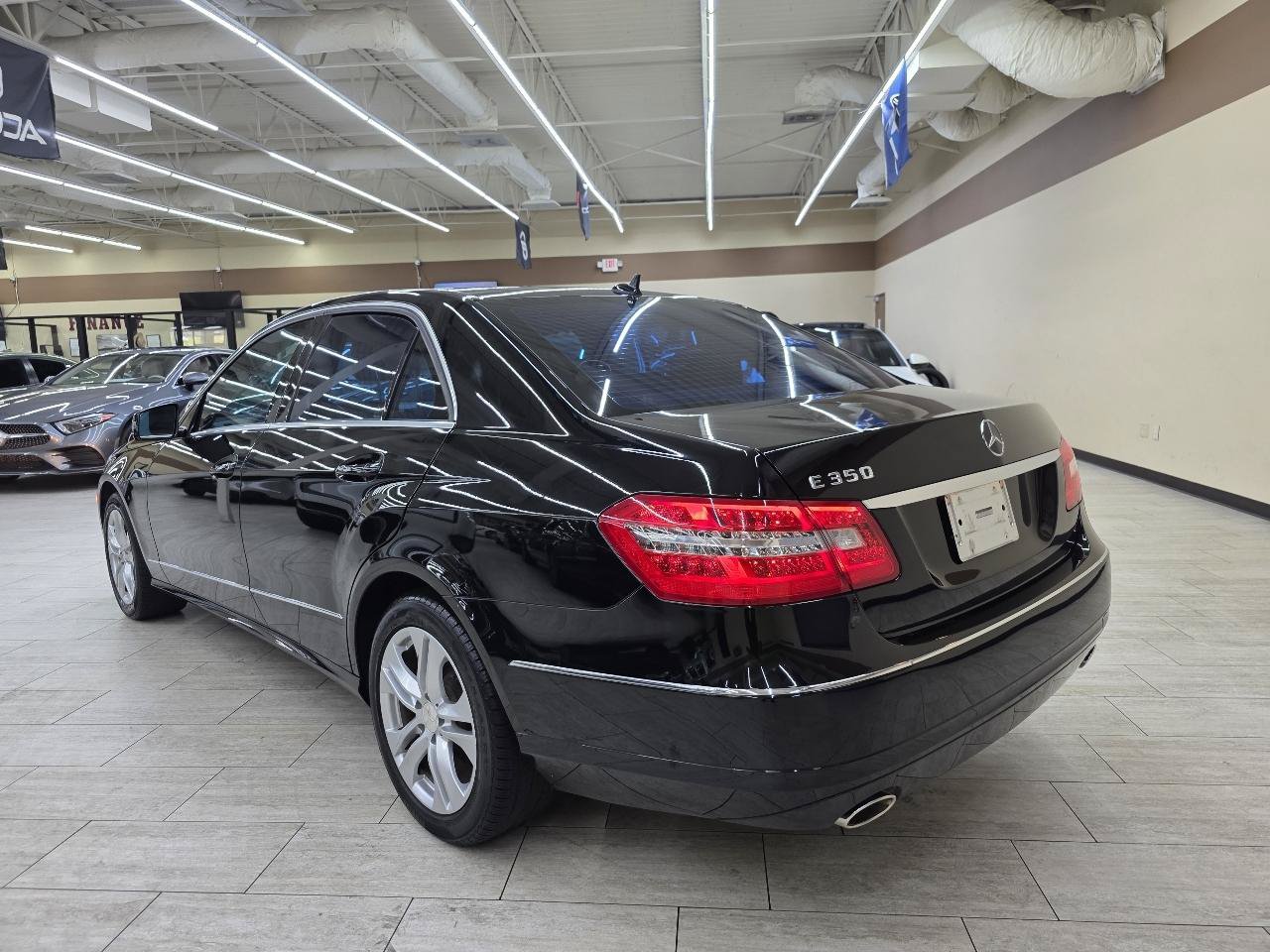 Used 2010 Mercedes-Benz E 350 Sedan image 8