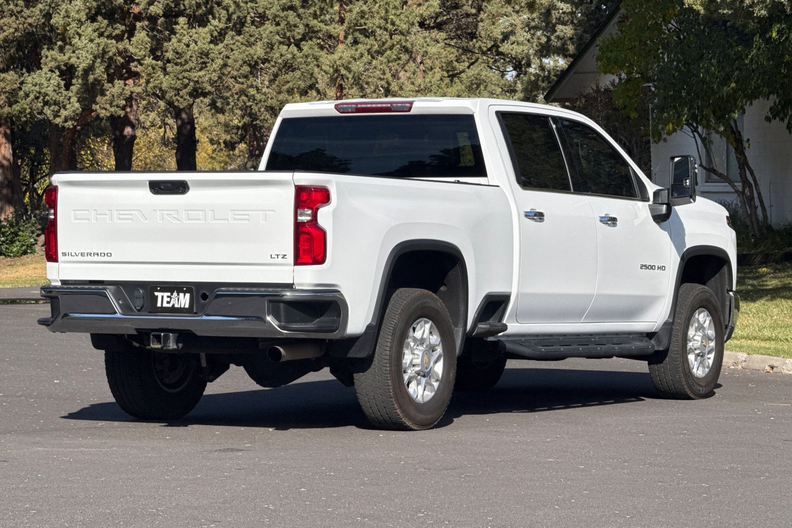 Used 2024 Chevrolet Silverado 2500 LTZ AWD/4WD image 4