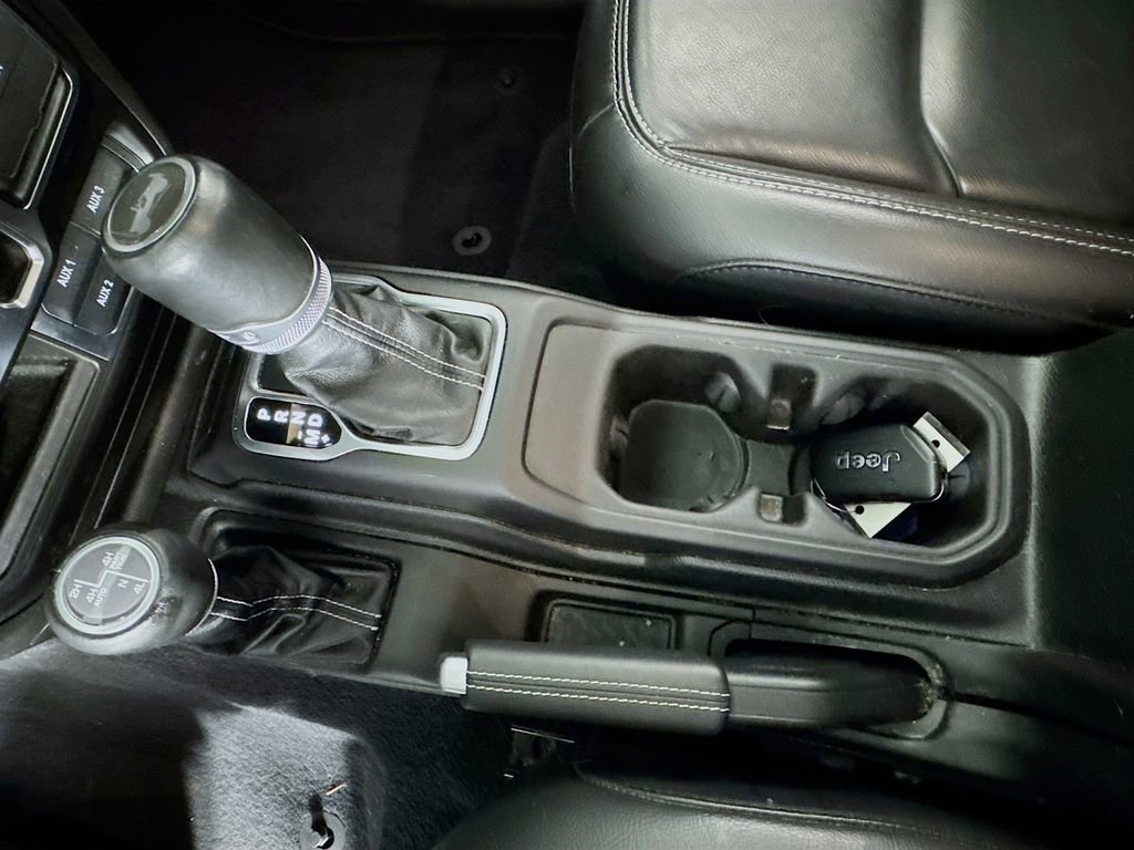 Used 2023 Jeep Wrangler Unlimited Sahara w/ Cold Weather Group image 18