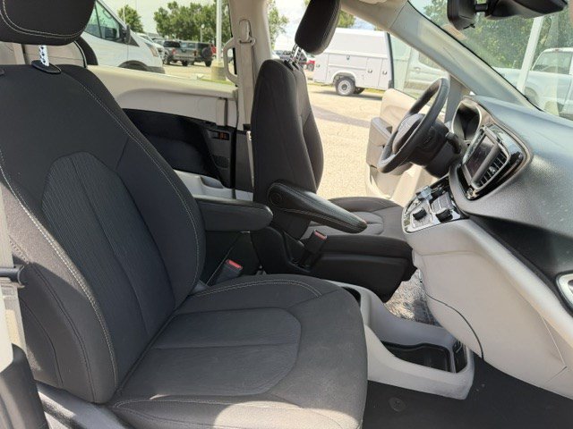 Used 2023 Chrysler Voyager LX FWD image 34