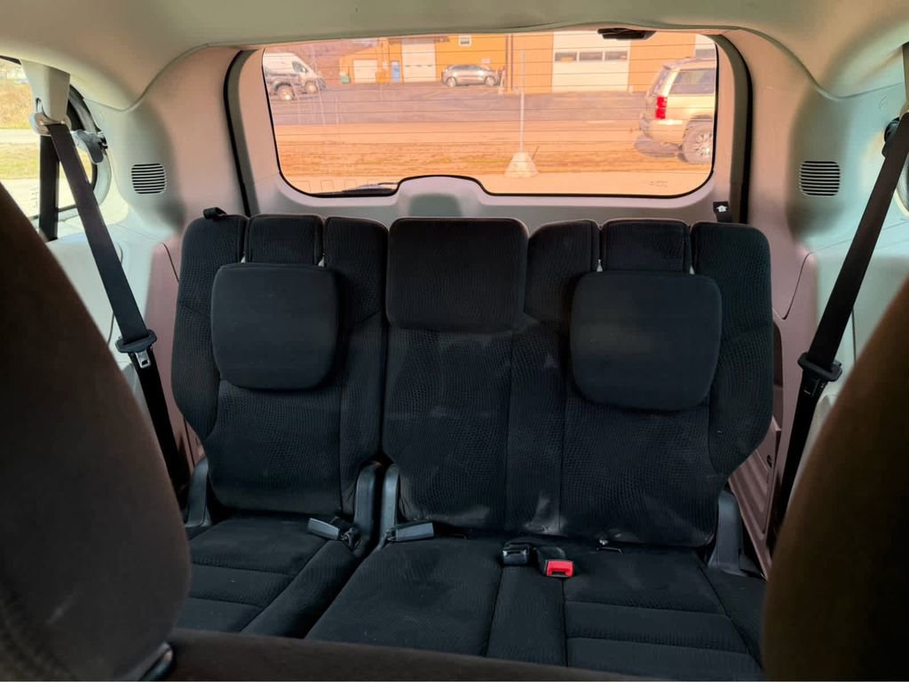 Used 2016 Dodge Grand Caravan American Value Package FWD image 35