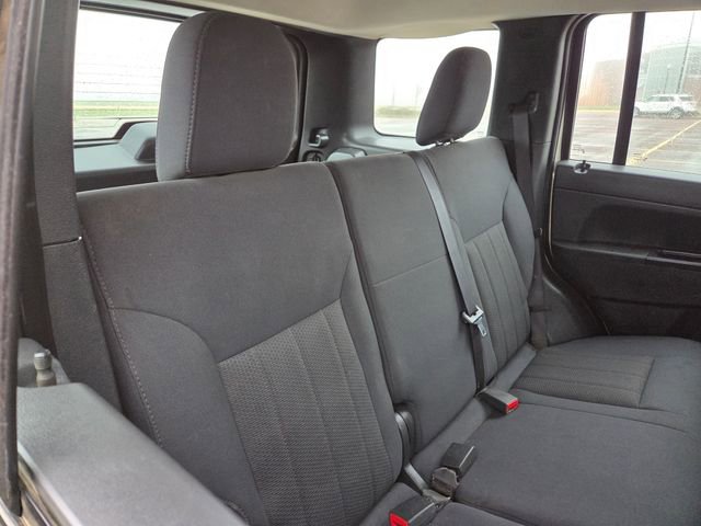 Used 2011 Jeep Liberty Sport AWD/4WD image 36