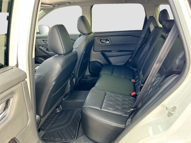 Certified 2026 Nissan Rogue Platinum w/ Tech Package AWD/4WD image 22