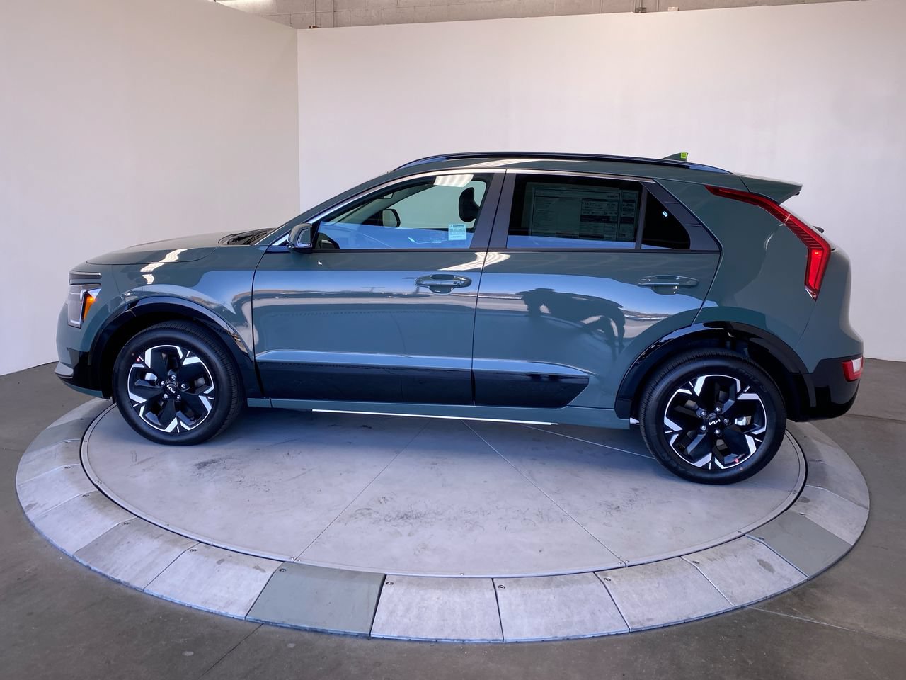 New 2026 Kia Niro Wind FWD image 2
