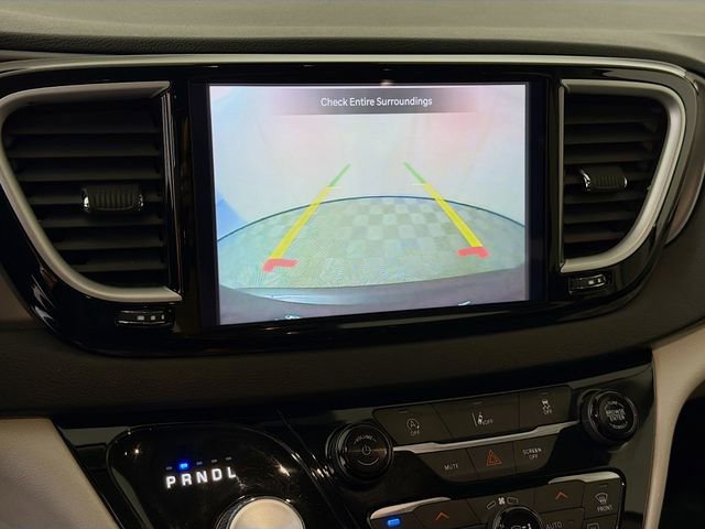 Used 2022 Chrysler Pacifica Touring-L image 15