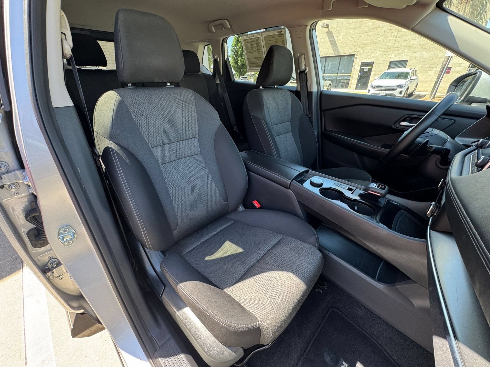 Used 2025 Nissan Rogue SV AWD/4WD image 37