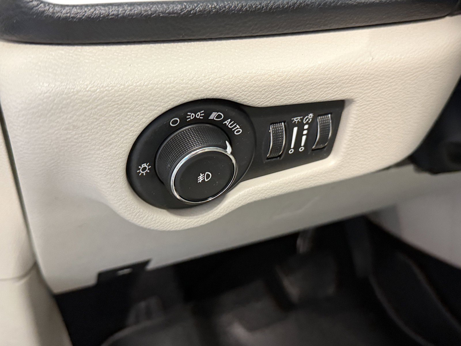 Used 2020 Chrysler Pacifica Limited FWD image 22