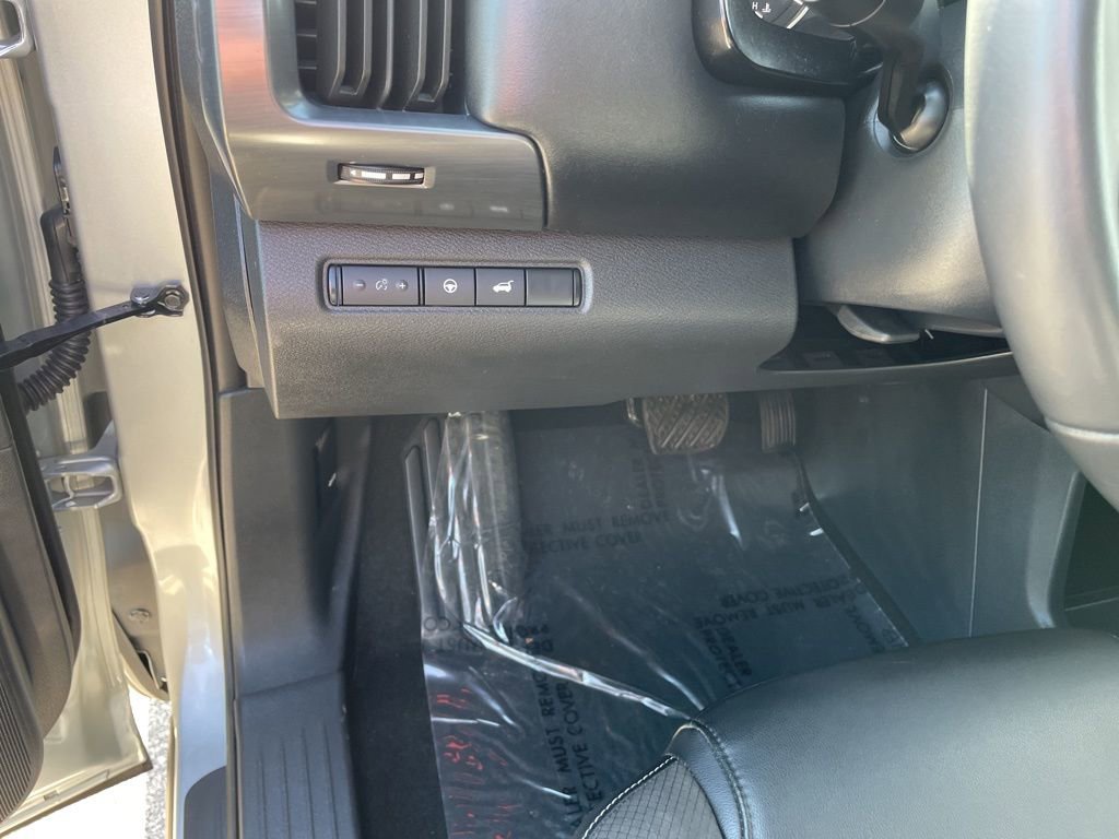 Used 2025 Nissan Pathfinder SL AWD/4WD image 9