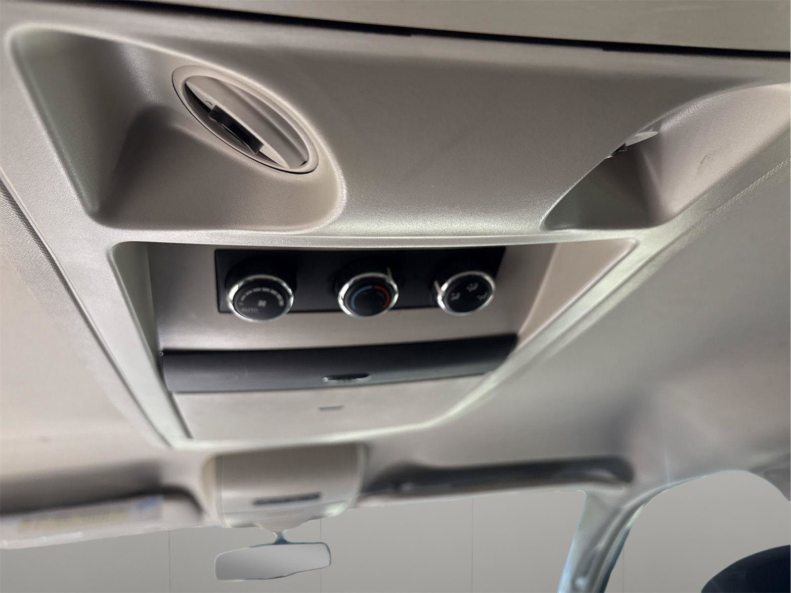 Used 2015 Chrysler Town & Country Touring FWD image 25