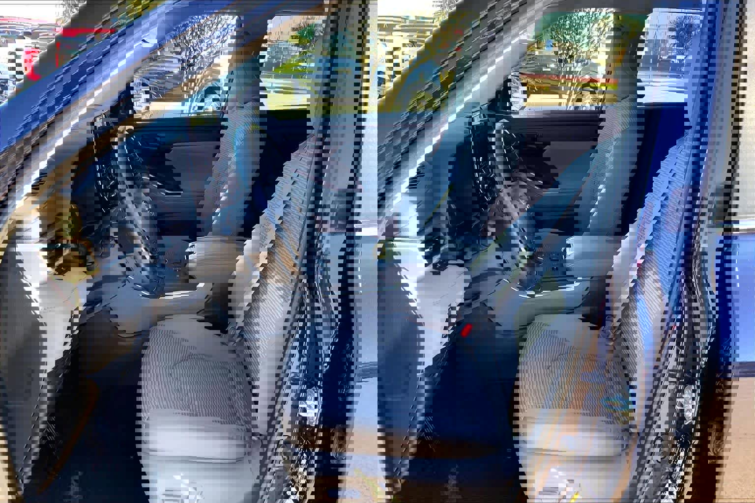 Used 2023 Toyota Highlander LE image 7