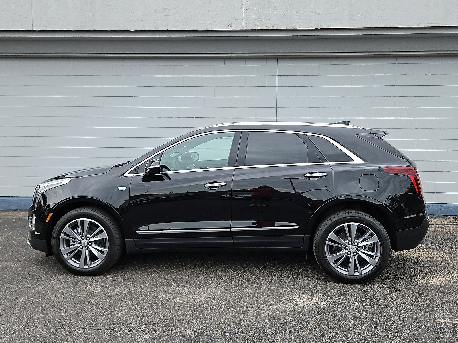 New 2026 Cadillac XT5 Premium Luxury w/ Driver Assist Package AWD/4WD image 2