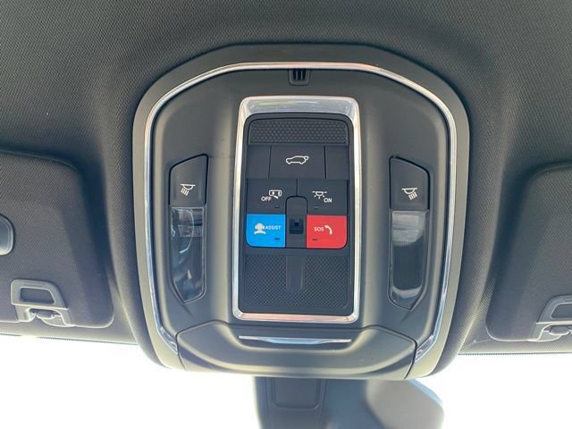 Used 2023 Jeep Grand Cherokee Limited w/ Luxury Tech Group II AWD/4WD image 22