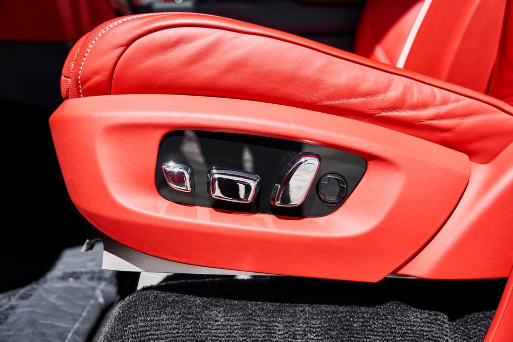 Used 2024 Rolls-Royce Cullinan Black Badge w/ Dark Exterior Package image 40